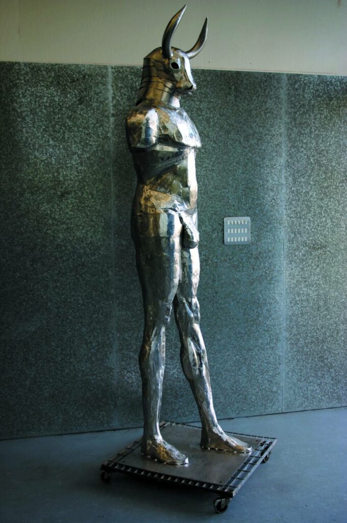 Minotaurus, Seitenansicht, Skulptur, Edelstahl