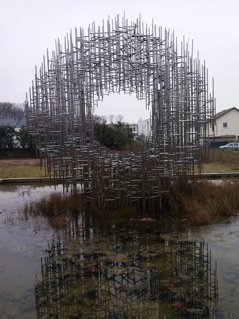 Sphäre, Frontansicht, Skulptur, Edelstahl