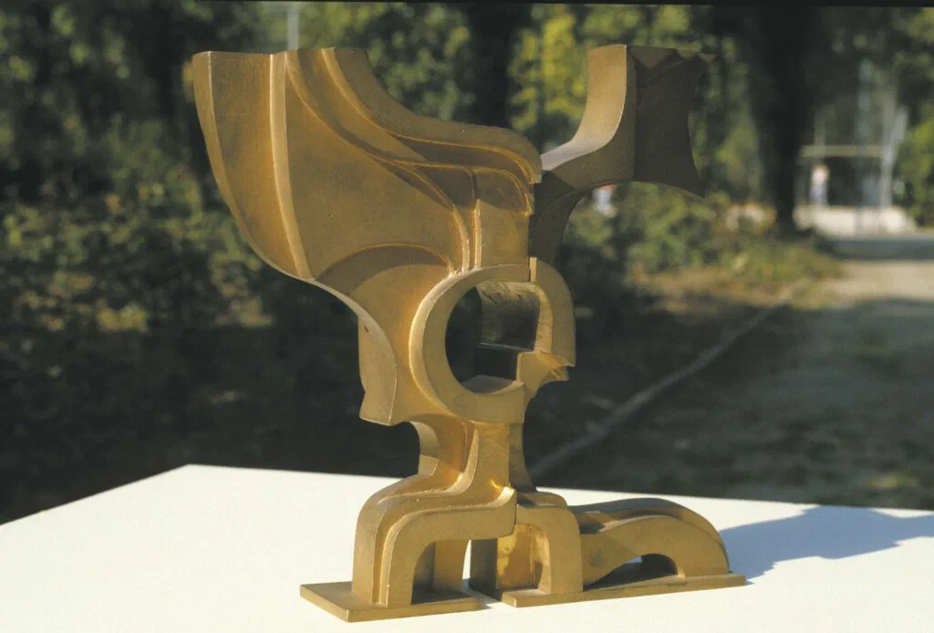 Stahlbaum, Seitenansicht, Modell, Bronze