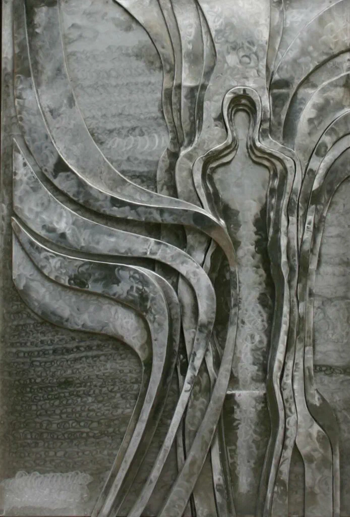 Tempesta / Flügelmann, Detailaufnahme, Relief, Edelstahl
