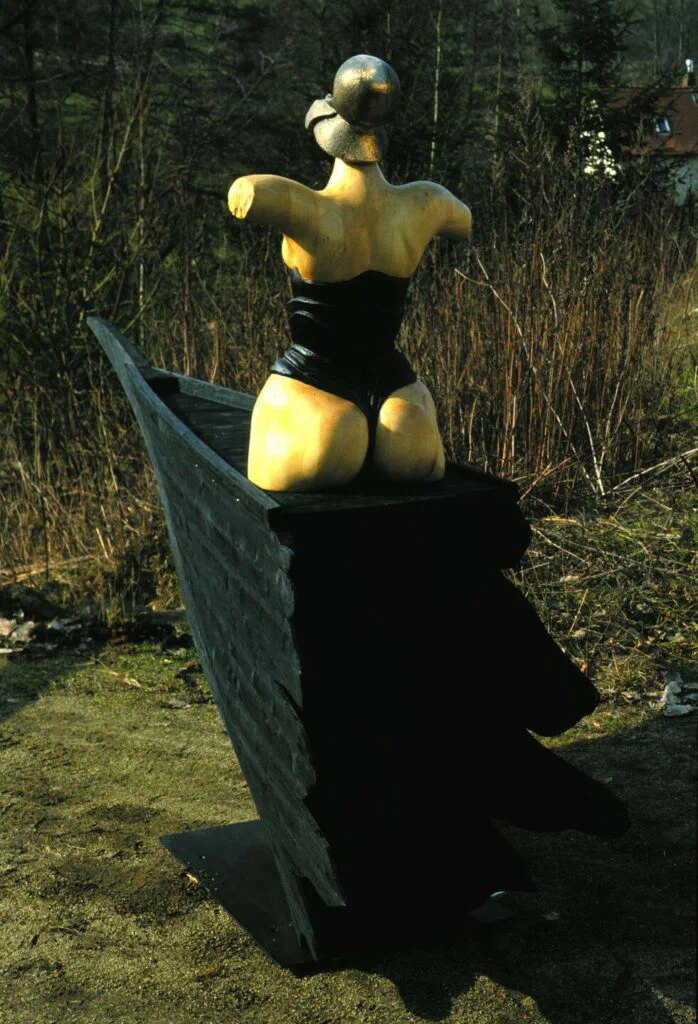 Unbekannte Göttin, Rückansicht, Skulptur, Holz/Bronze